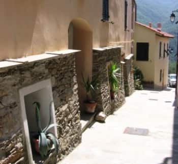 Acquistare proprietà nella città di Ranzo, Liguria, Italia