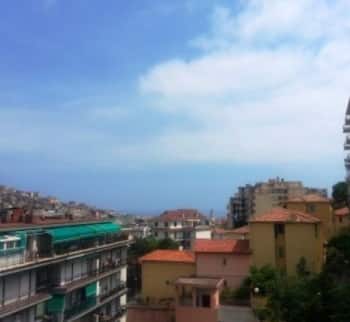 Comune di Sanremo, Liguria vendesi attico con giardino. Prezzo 418000€
