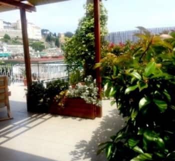Acquista un attico con giardino vicino al mare a Sanremo, Liguria, Italia