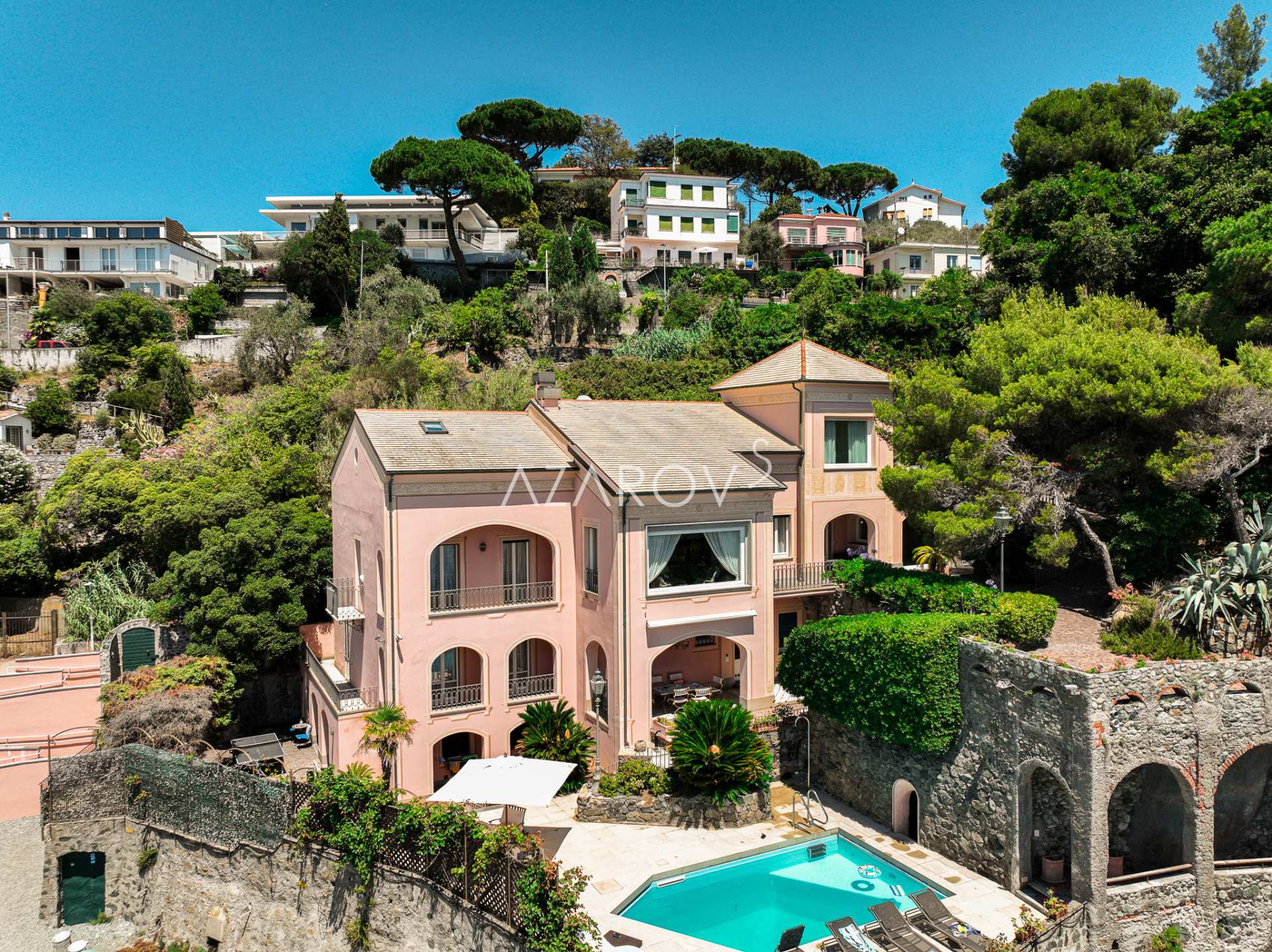 Villa in prima linea in Liguria